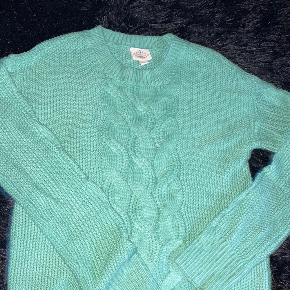 Color green, great for cold weather, very soft